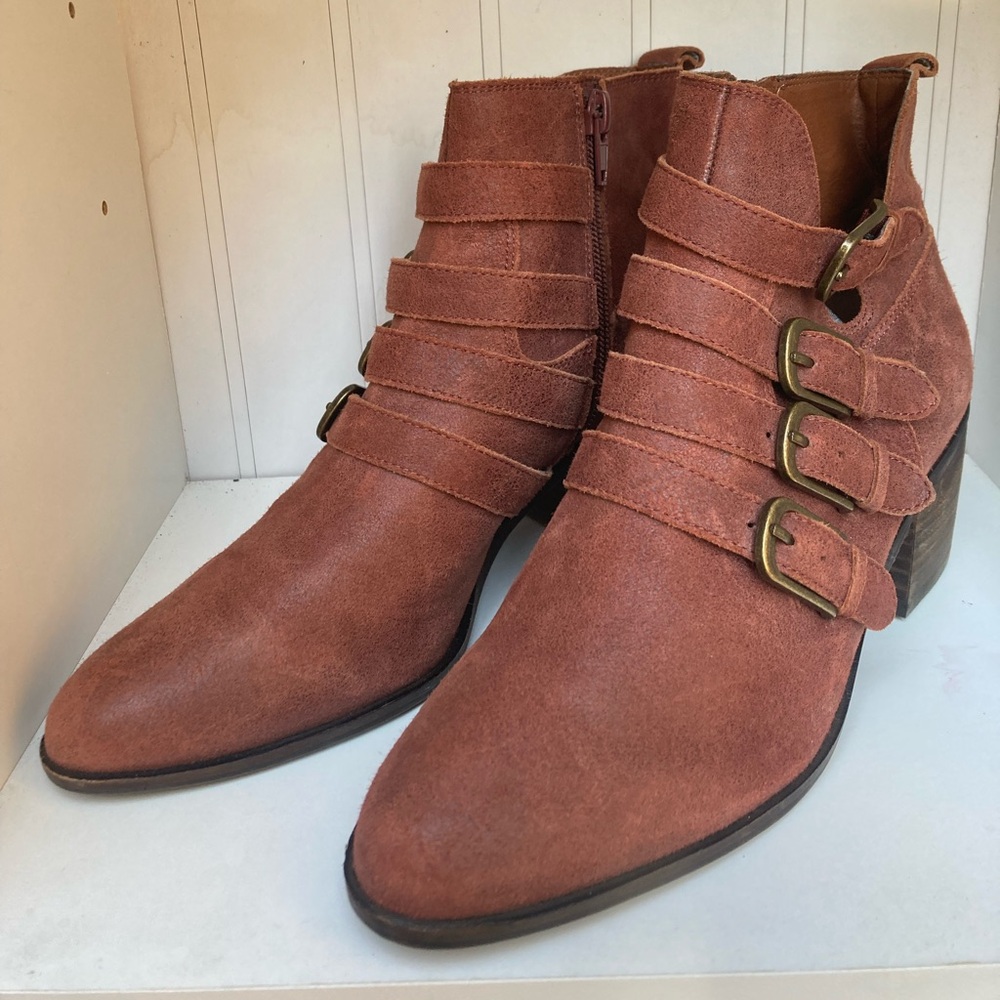 Lucky Brand Loreniah Burgandy Rust Ankle Booties with Buckle Straps Size 7